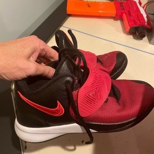 Nike Boys Kyrie Flytrap Sneaker